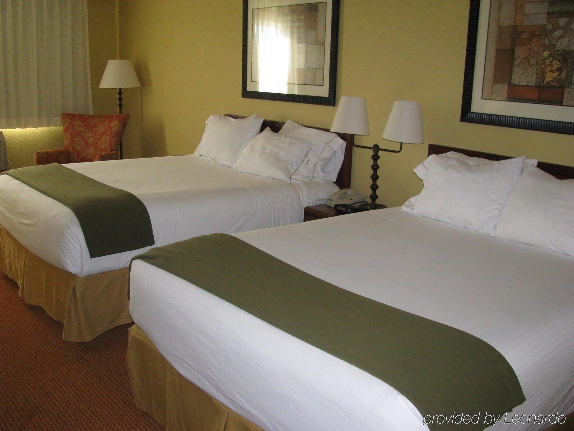 Holiday Inn Express Hotel And Suites Stevens Point, An Ihg Hotel Room photo